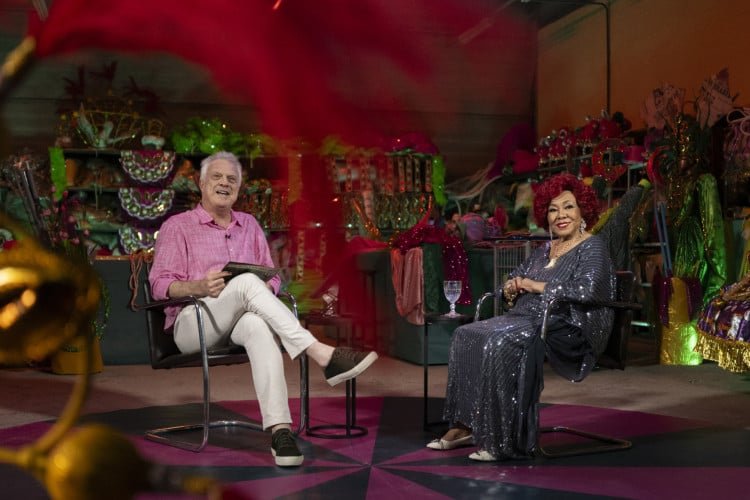 Marrom revelou, em papo com Pedro Bial, que durante uma época descobriu um grave problema em sua voz que a deixou durante um tempo sem falar, apenas se comunicando por meio da escrita. Até que um amigo a apresentou ao médico espiritualista Edson Queiroz, que recebia o Dr. Fritz, e a curou.