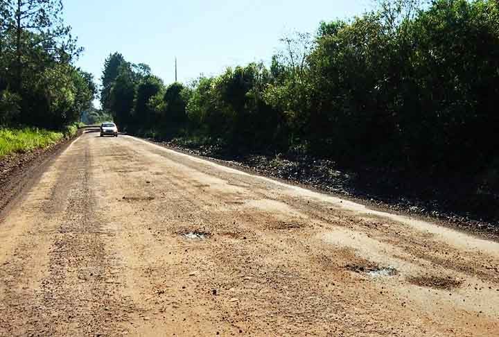 RS-153, de Barros Cassal a Vera Cruz (RS) - Seus 254 km entre Barros Cassal e Vera Cruz, no estado do Rio Grande do Sul, estão sob  administração do DAER-RS (Departamento Autônomo de Estradas de Rodagem do Rio Grande do Sul), que é o órgão estadual responsável pela manutenção e operação da via.

