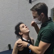 Vídeo mostra reabilitação de jovem que teve reação alérgica após cheirar pimenta - Reprodução/Instagram