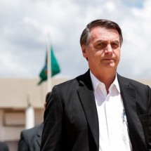 MP-TCU pede suspensão de salários de Bolsonaro e outros militares - Alan Santos/PR