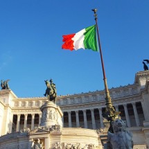 Aumento das taxas para cidadania italiana gera protestos
 - DINO