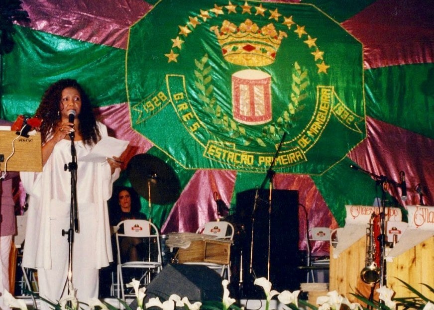 Nos anos 1990, a cantora acompanhou a tendência de sucesso do pagode e participou dos álbuns de artistas associados ao gênero, como Só Pra Contrariar, Grupo Raça e Art Popular. Em 1997, dedicou um álbum inteiro a esta geração. 