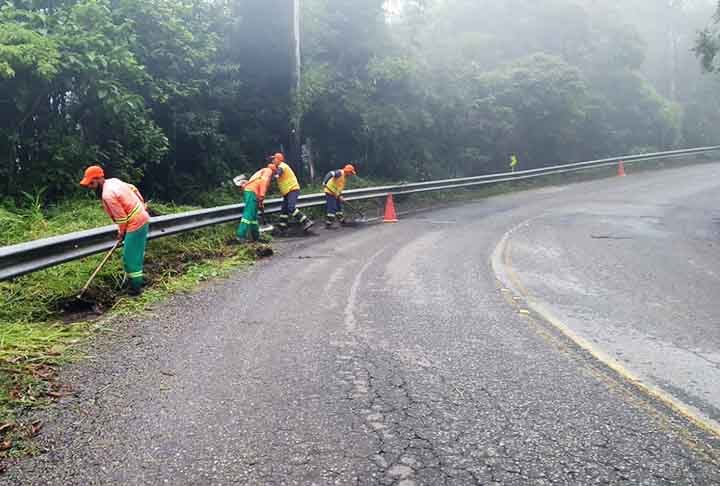 RJ-155, de Barra Mansa a Angra dos Reis (RJ) - A estrada se estende por  80 km entre Barra Mansa e Angra dos Reis, no estado do Rio de Janeiro. A administração dessa rodovia é responsabilidade do DER-RJ (Departamento de Estradas de Rodagem do Rio de Janeiro), que é o órgão estadual responsável pela manutenção e operação do trecho.

