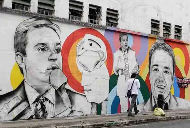 O artista plÃ¡stico Paulo Terra rendeu tributo a Gugu Liberato com grafite em muro do bairro da Barra Funda, zona oeste de SÃ£o Paulo. Os desenhos retratam fases diversas da carreira do apresentador, morto em novembro de 2019.