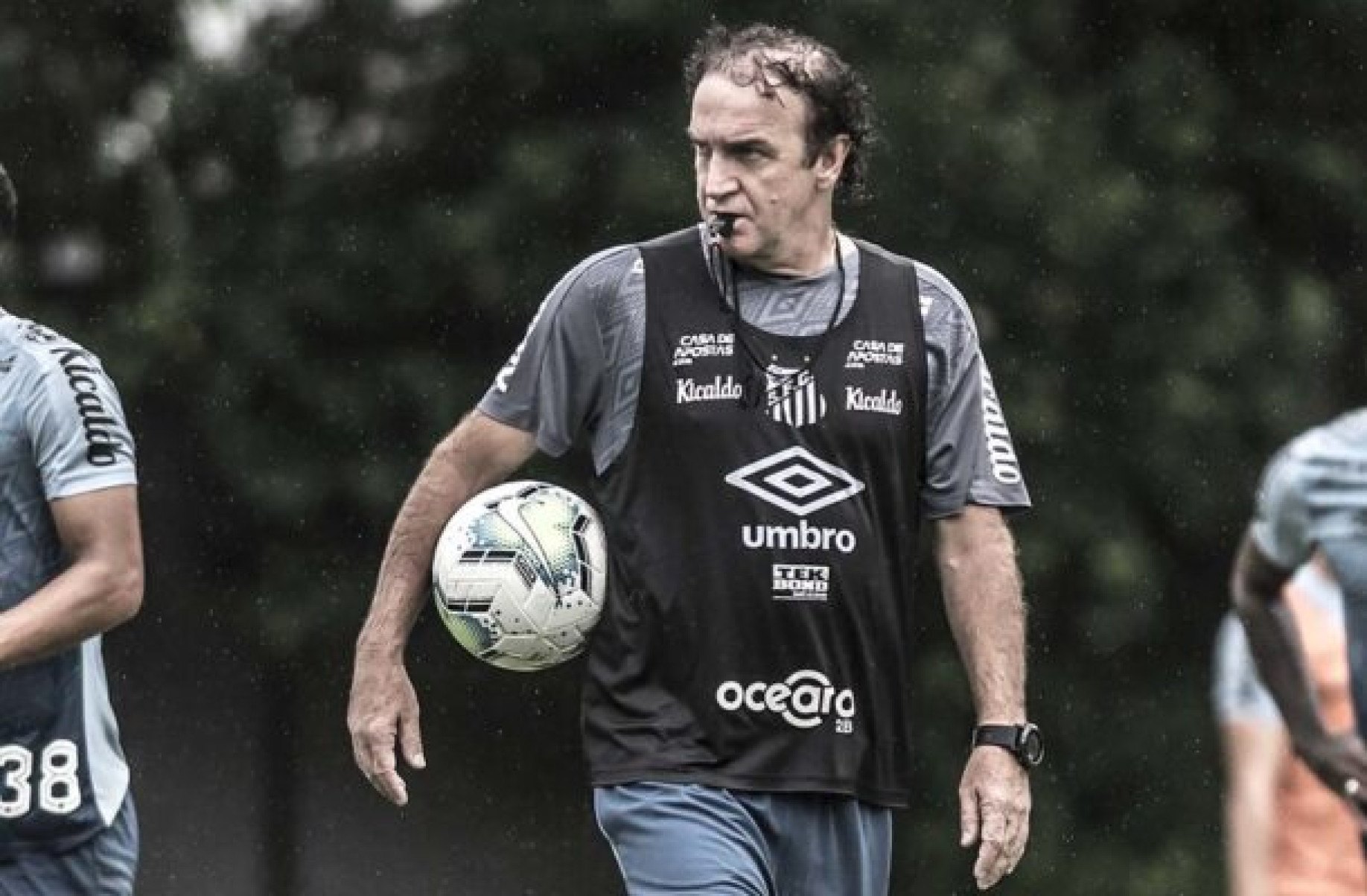 Cuca ganha força no Santos em meio a alta concorrência por Luís Castro