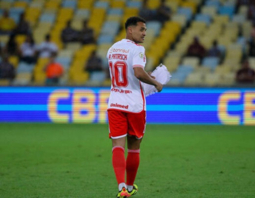 ALAN PATRICK: Maestro do Internacional, recebe e distribui o jogo como poucos no Brasil. No entanto, não teve muitas chances de gol nem oportunidades para acionar seus companheiros. Por outro lado, se entregou na defesa, algo pelo qual recebia cobranças anteriormente. NOTA: 6,5. Foto: Ricardo Duarte / Internacional