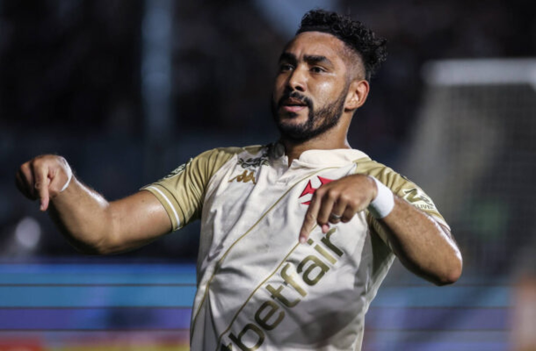 Com voltas e ausências, Vasco divulga relacionados para enfrentar o Inter
