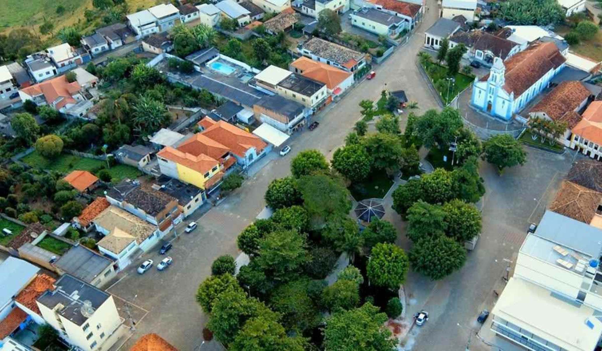 Irmãos morrem eletrocutados enquanto mexiam no telhado em MG