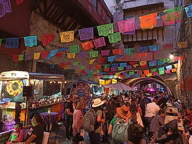 O Día de los muertos foi declarado Patrimônio Cultural Imaterial da Humanidade pela Unesco, em 2003. A celebração pode durar até sete dias, começando a festa por volta de 26 de outubro e indo até 3 de novembro