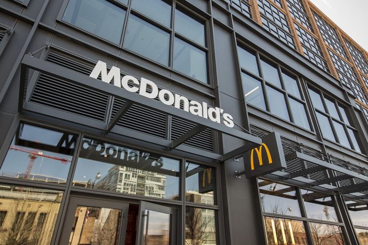 A expansão através do modelo de franquia foi fundamental para o sucesso do McDonald's. Hoje em dia, eles têm quase 40 mil unidades em 119 países!