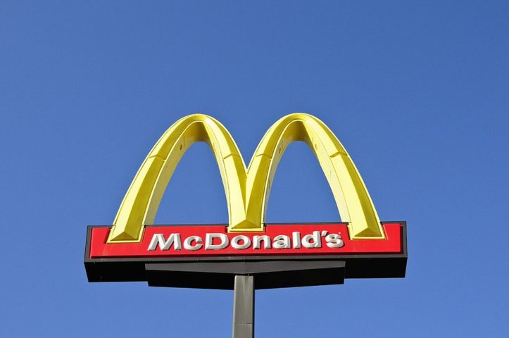 Atualmente, a rede conta com cerca de 3.100 unidades espalhadas pelo país (entre restaurantes, quiosques e McCafés). Além disso, o McDonald's é um dos maiores empregadores do Brasil, com quase 35 mil funcionários.