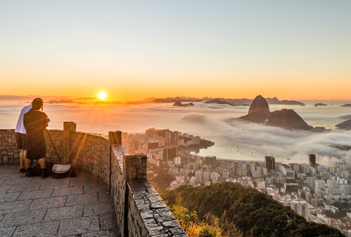 A cidade tem mirantes maravilhosos como Joá, Leblon, Dona Marta, Urubu, Sacopã, Dois Irmãos, além da Vista Chinesa.  