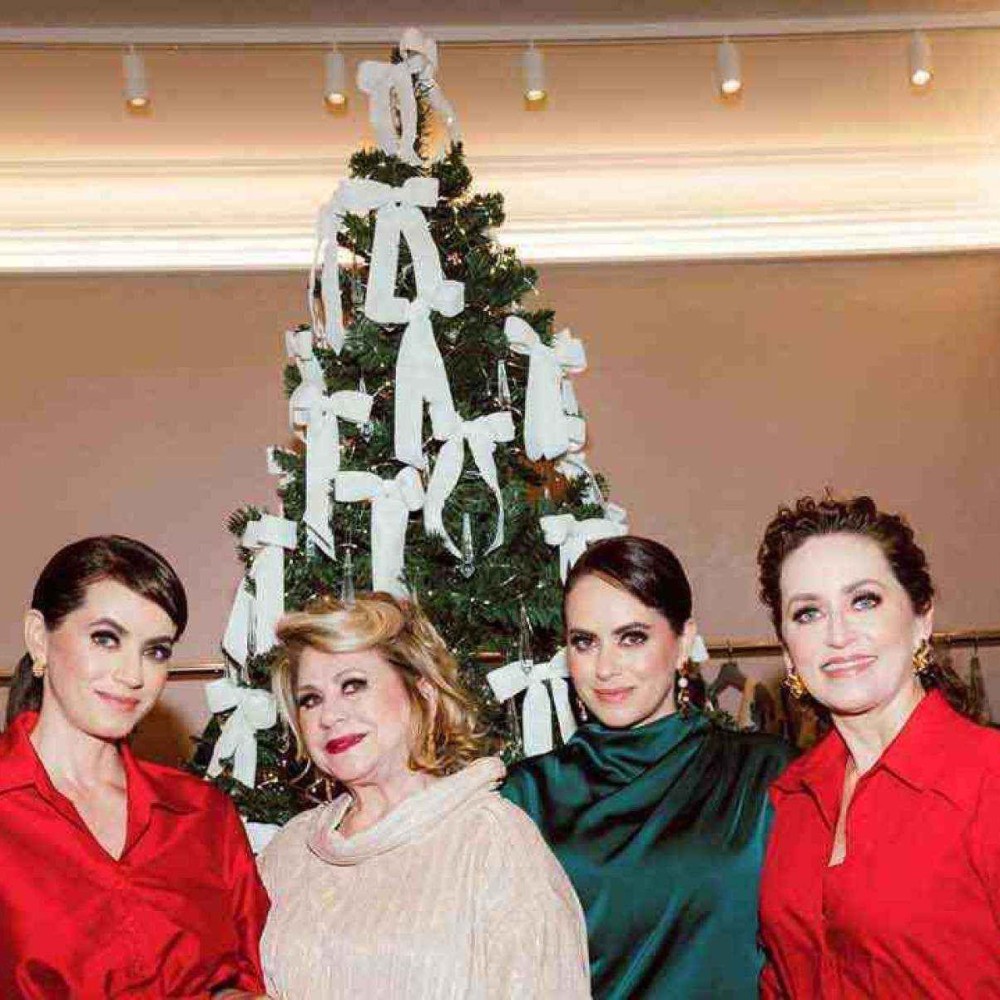 Maria Rita entre suas filhas Carolina, Marcela e Fernanda Malloy