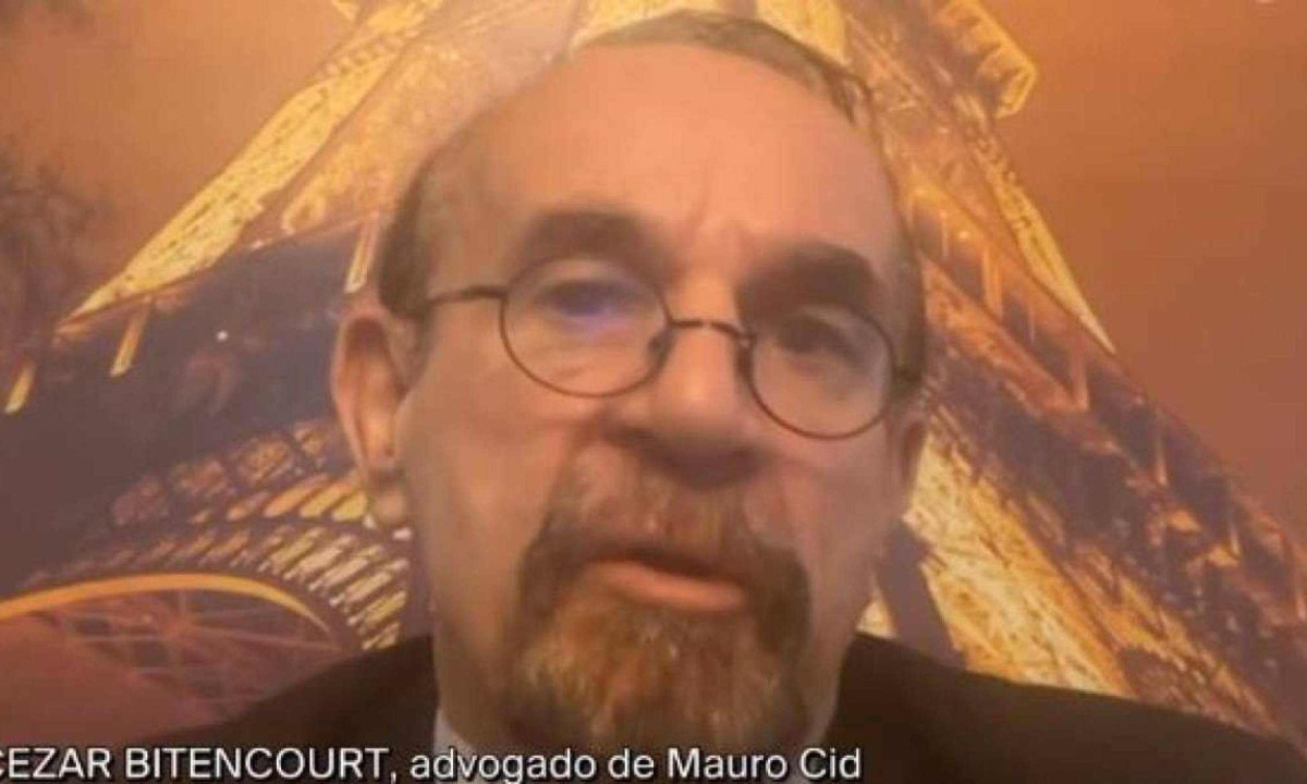 Entrevista havia caido por nove minutos, quando voltou, advogado recuou no que tinha dito -  (crédito: GloboNews/Reprodução)