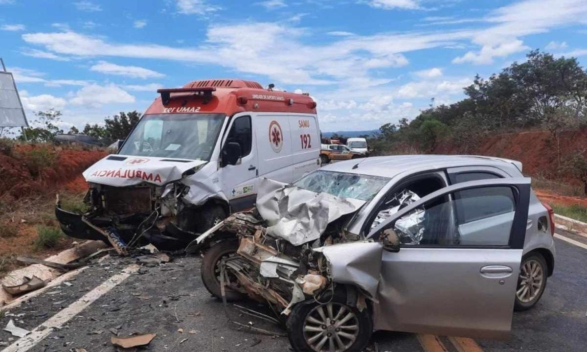 Acidente aconteceu no KM 156, da MG-202, em Bras&iacute;lia de Minas -  (crédito: Reprodu&ccedil;&atilde;o / Pol&iacute;cia Militar Rodoviaria)