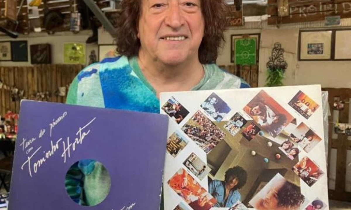 Toninho Horta mostra a edição em vinil do 'Terra dos Pássaros', -  (crédito:  Fábio Corrêa/EM/D.A Press.)