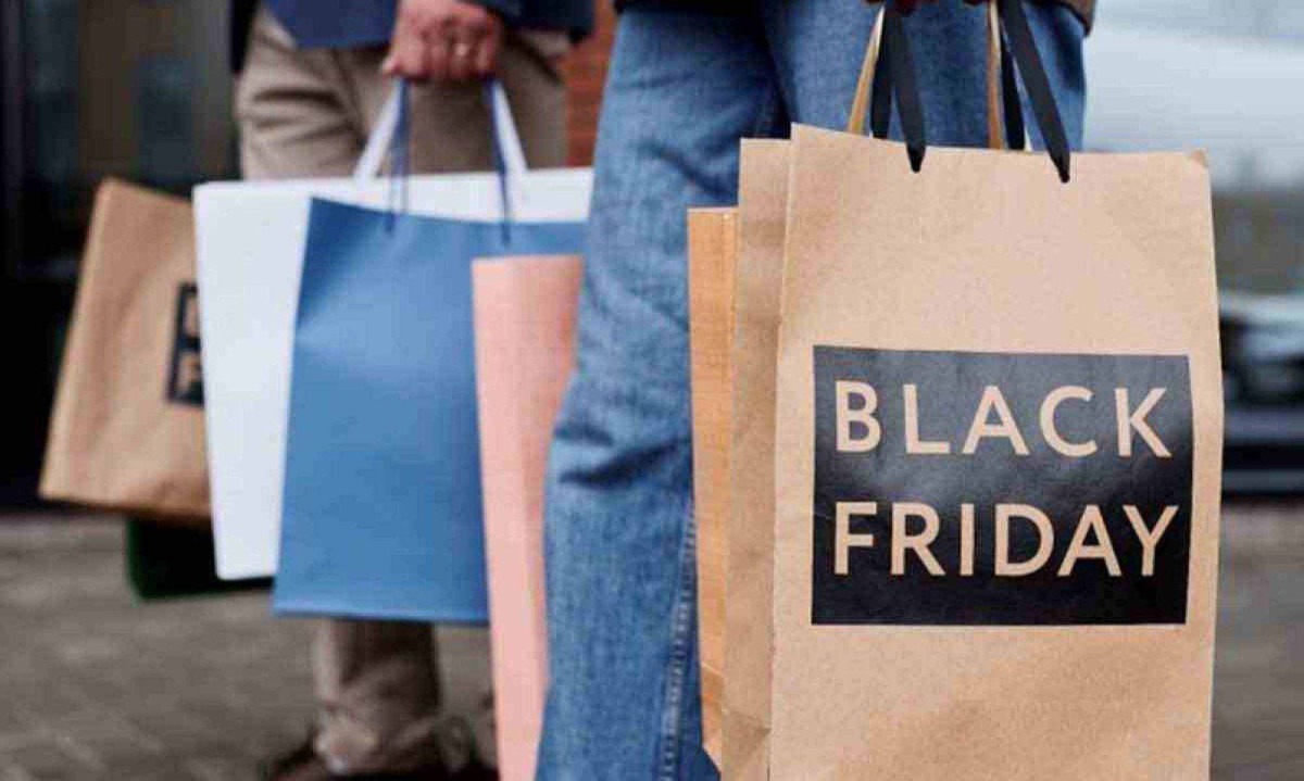 Consumidor ainda espera por mais promoções e descontos para gastarem menos na Black Friday -  (crédito: Ascomsesc/Divulgação )