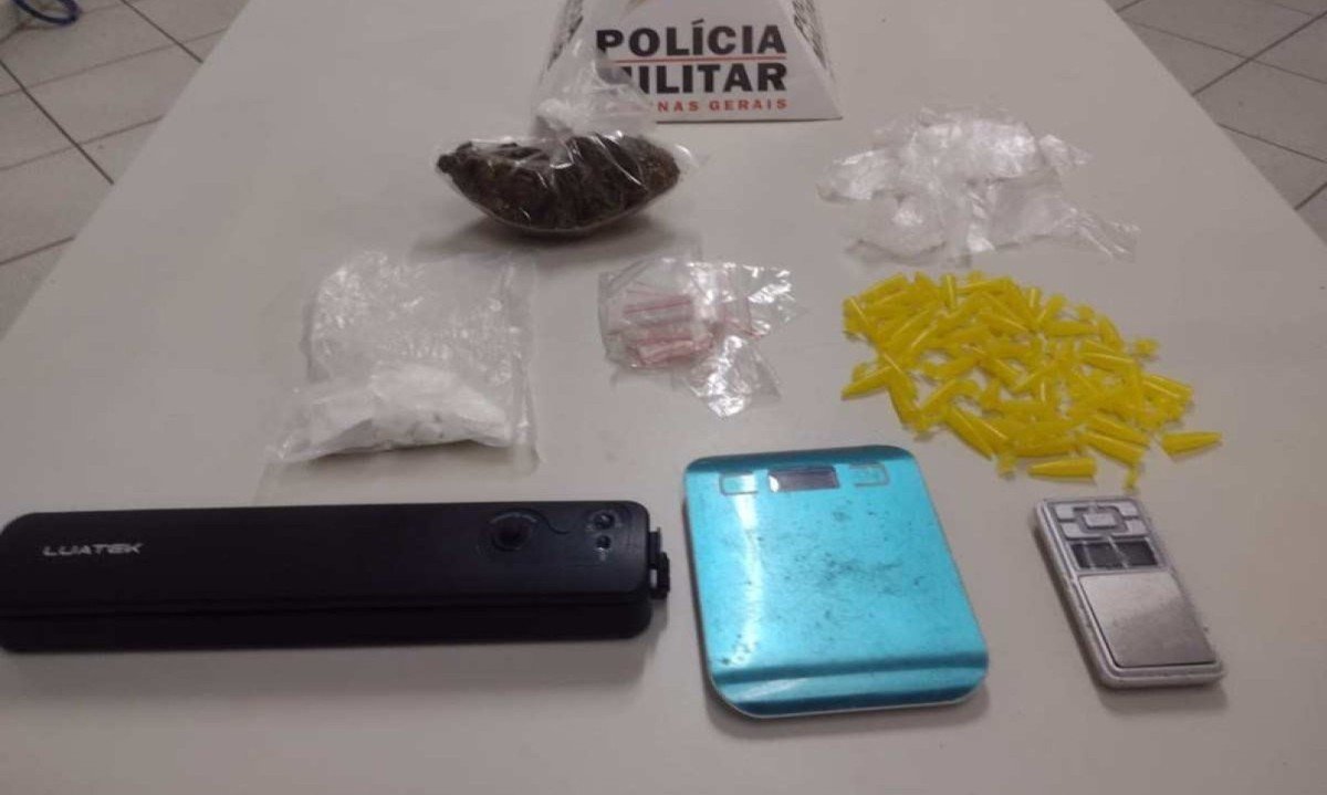 Homem preso por tráfico de drogas se encontra internado em hospital -  (crédito: Divulgação/PMMG)