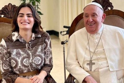 Nava Mau, atriz de Bebê Rena, encontra o papa Francisco  -  (crédito: Instagram)