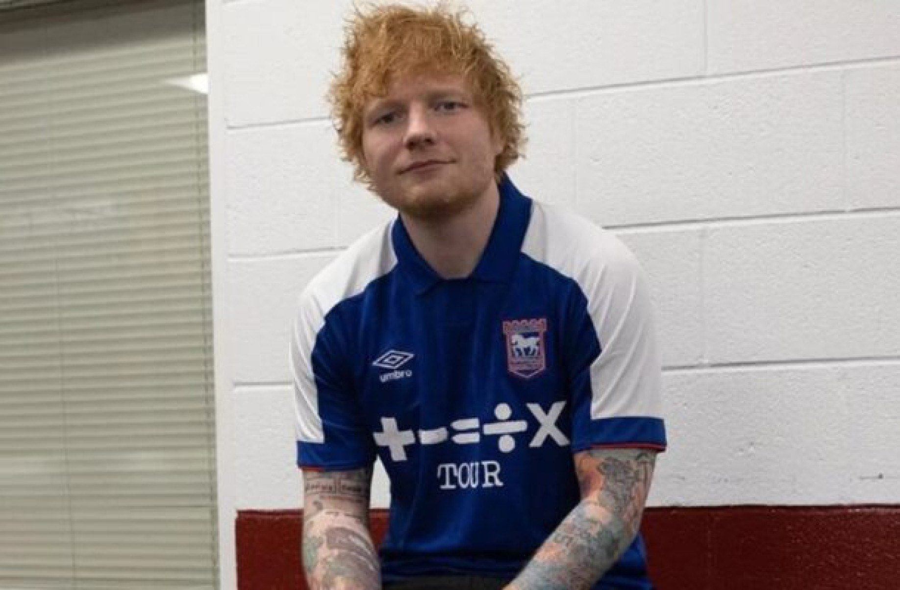 Fã de Ed Sheeran, jogador assina com clube inglês após ligação do cantor