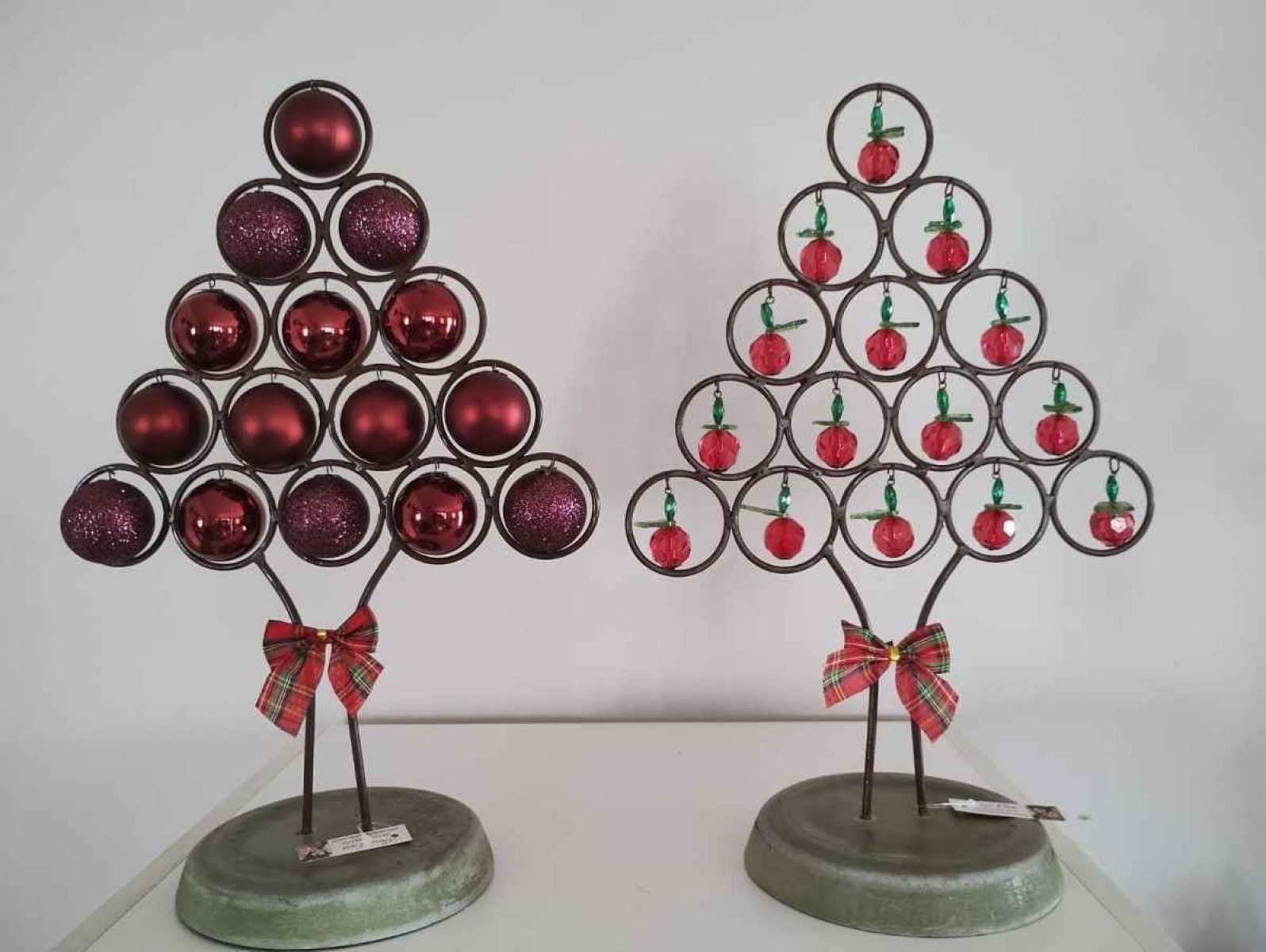 Para o Mercadinho de Natal, o artista Aluízio Figueiredo preparou árvores de Natal diferenciadas