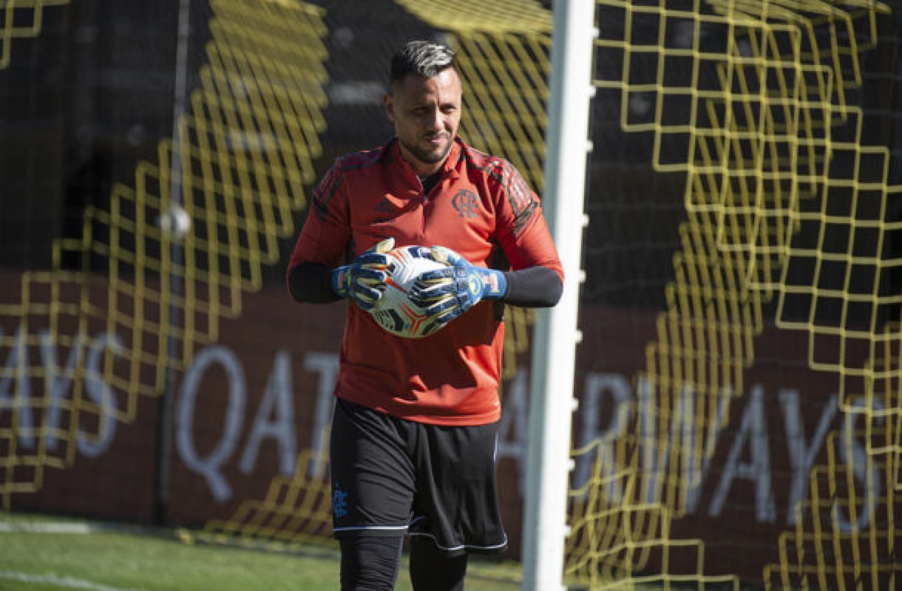 Diego Alves escreve carta à torcida do Flamengo: ???Poucos entram para história???