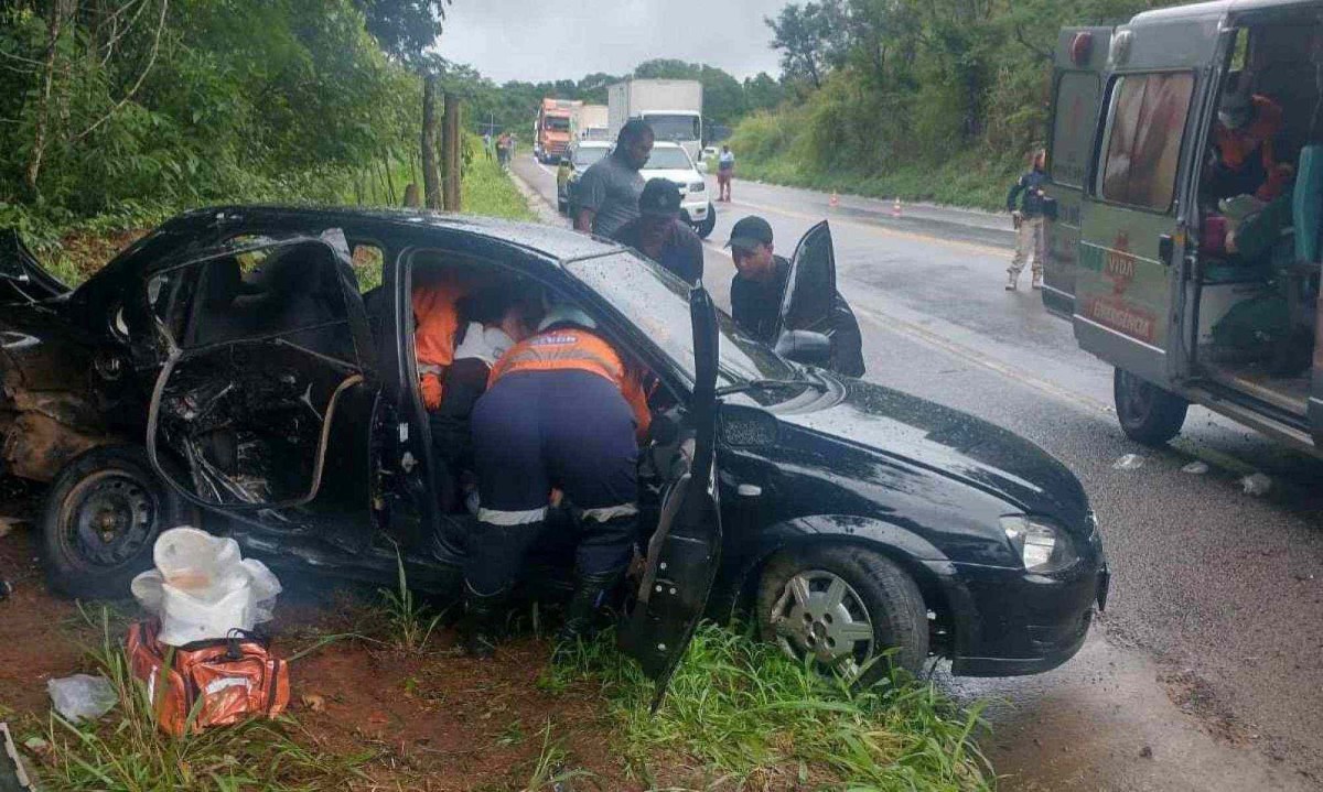 Família ficou ferida com o acidente. A filha, de 12 anos, sofreu traumatismo e foi hospitalizada em estado grave -  (crédito: Divulgação/Sevor)