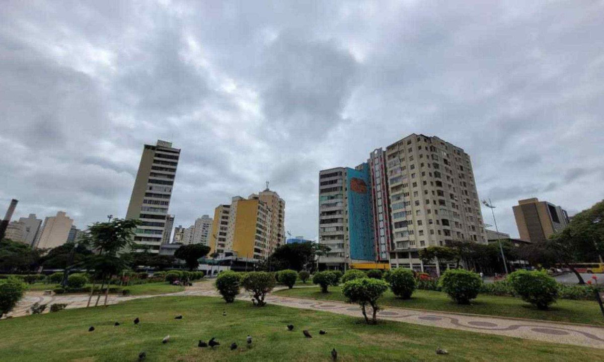 Tempo na capital mineira deve ser com chuva neste sábado  -  (crédito: Gladyston Rodrigues/EM/D.A Press)