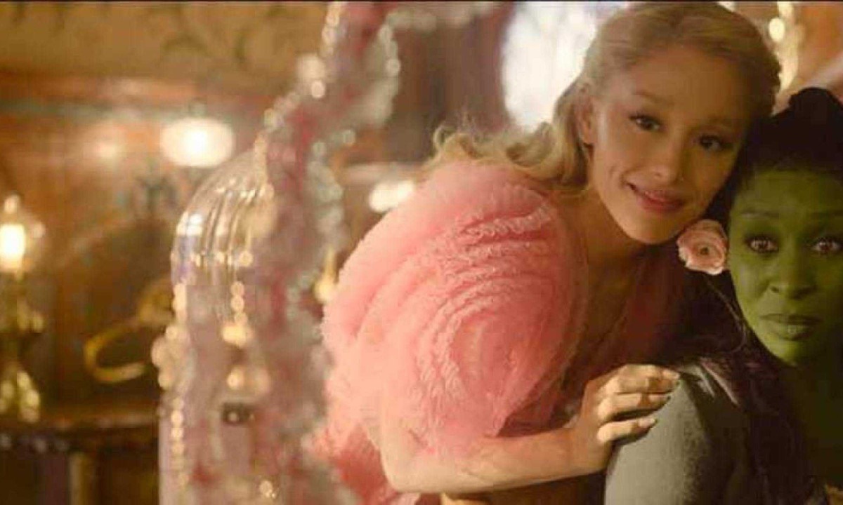 Ariana Grande e Cynthia Erivo vivem, respectivamente, Glinda e Elphaba, a Bruxa Boa e a Bruxa Má do Oeste, cuja relação ganhará complexidade na trama -  (crédito: universal pictures/divulgação)