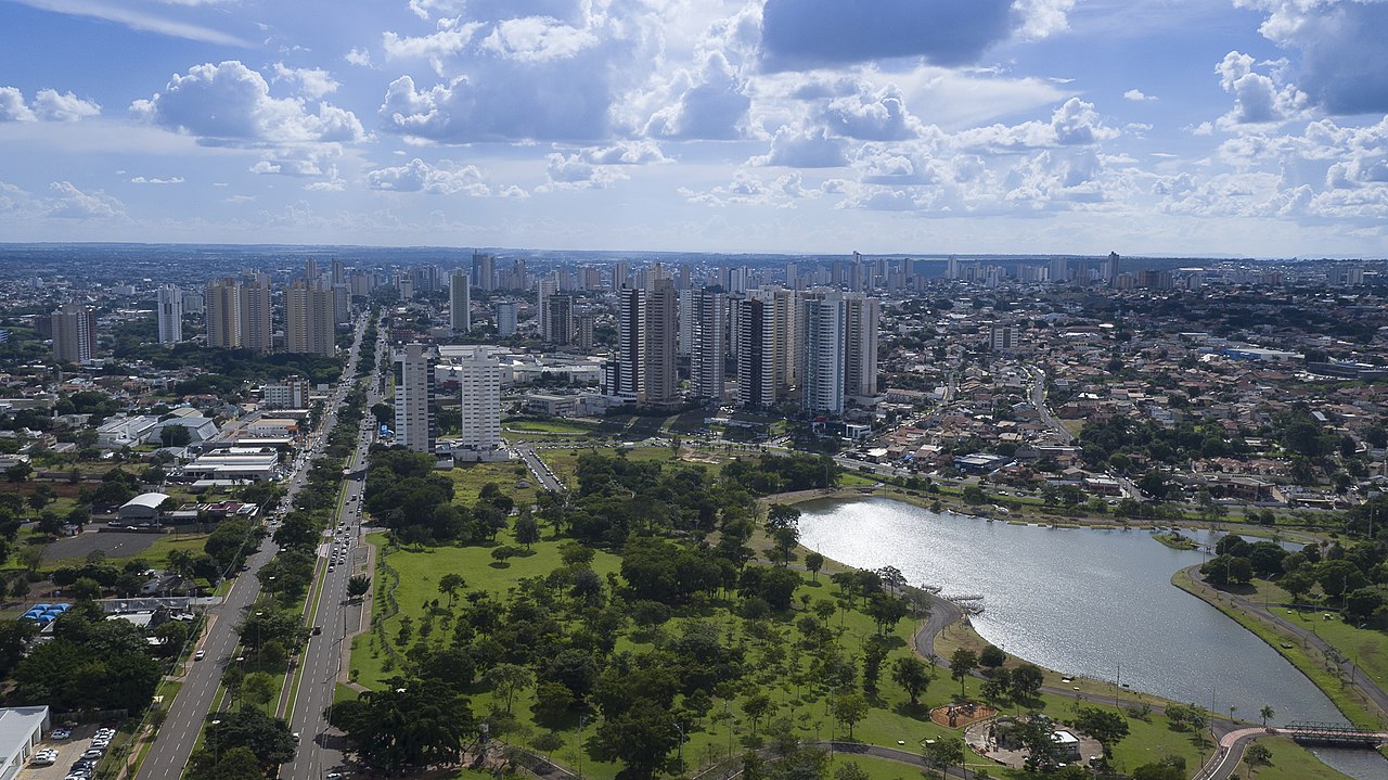 Mato Grosso do Sul: Alas (legal); Pior (quando concorda); Manjar (entender); Jow (amigo); Barca (carro); Baguiu (coisa): Morgar (ter preguiça); Dar um pião (sair); Goma ou Gruta (casa). 