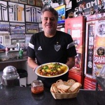 Bares vestem a camisa de times e viram arquibancada fora dos estádios - Gladyston Rodrigues/EM/D.A Press