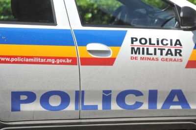 Motorista confessou à polícia que havia consumido bebida alcoólica antes de dirigir e capotar o carro no estacionamento de um supermercado -  (crédito: Gladyston Rodrigues/EM/D.A Press)