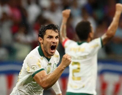 RAPHAEL VEIGA - Objetivo, inteligente e muito bem colocado no lance do gol que marcou e abriu o placar para os palmeirenses no primeiro tempo. Caiu de produção no segundo tempo e saiu aos 16 da etapa final. Para ser poupado para o jogo com o Botafogo. NOTA 7,0. Foto:  Cesar Greco/Palmeiras