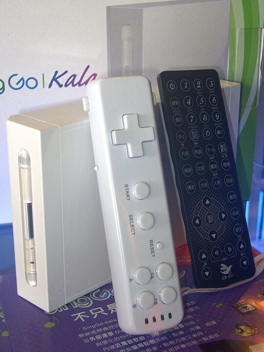 Além disso, virou uma ferramenta comum para entretenimento em casa com aplicativos e aparelhos específicos. Os equipamentos podem incluir máquinas portáteis, sistemas conectados à TV ou plataformas digitais.