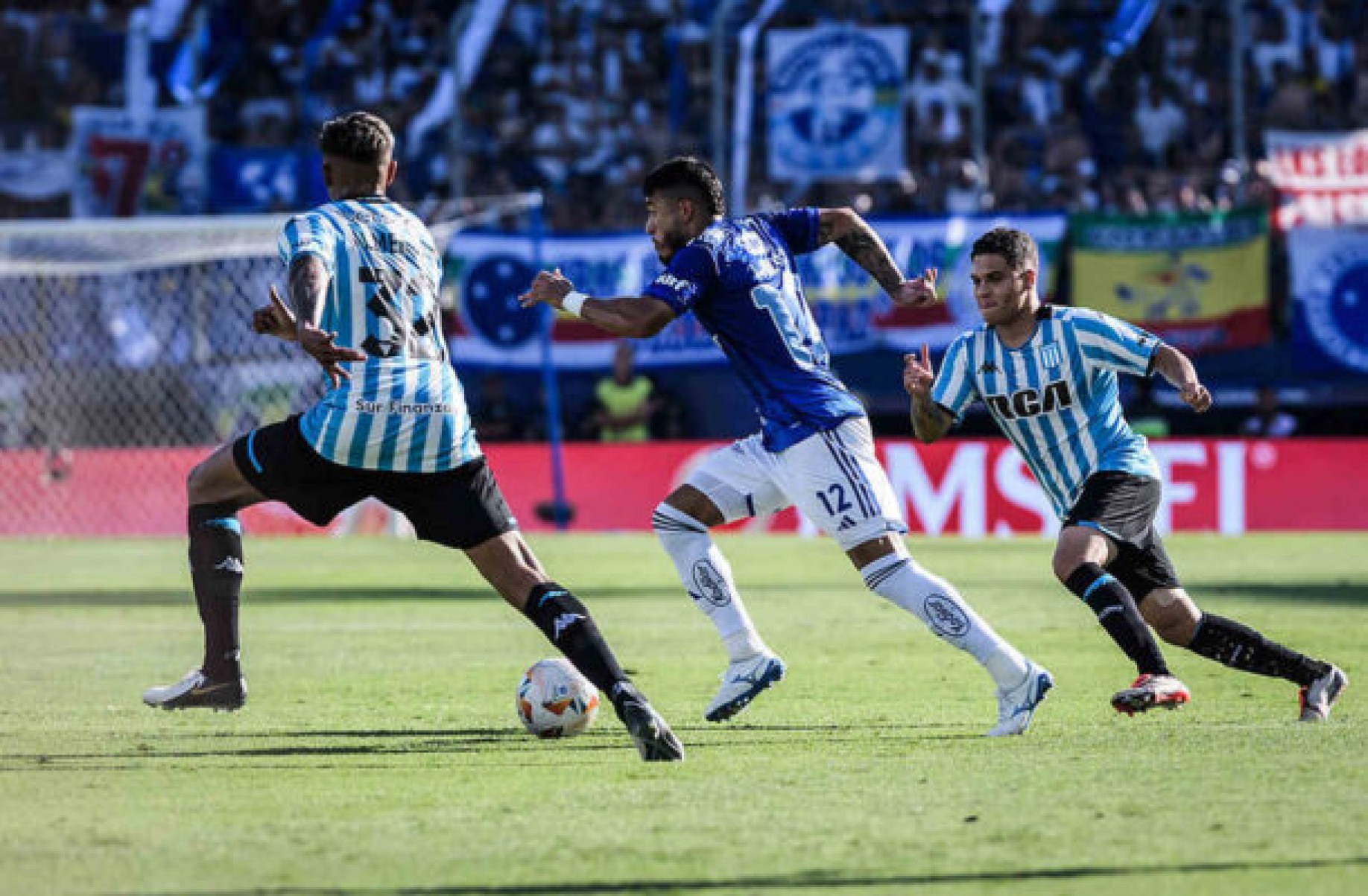 Cruzeiro luta até o fim, mas perde para o Racing e amarga vice da Sul-Americana