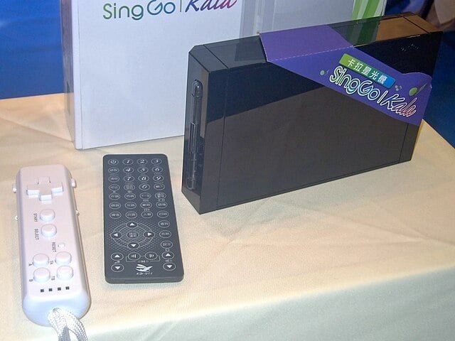 Seu custo varia, indo de cerca de R$ 300 para versões simples a mais de R$ 10.000 para equipamentos profissionais completos com telas, microfones e sistemas de som de alta qualidade????.