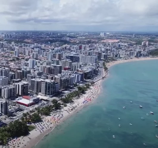 Alagoas: Eita Gota (expressão de espanto); Lomba (engraçado); Peidado (revoltado); Azogado (ansioso); Avalie (veja só); Cacete (surra);  Caba de pêia (safado); Biboca (lugar distante)