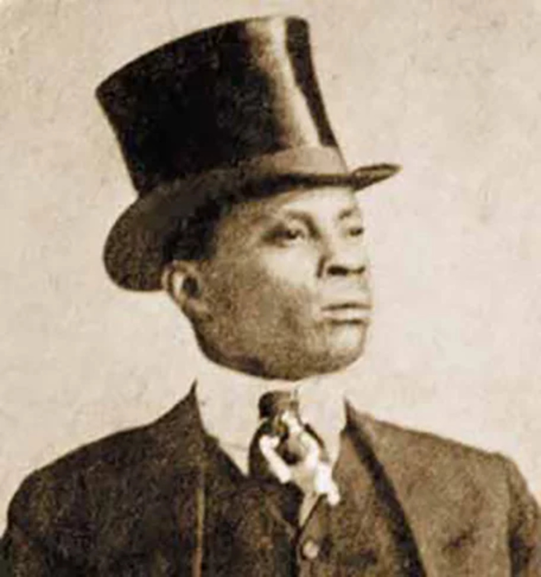 A primeira personificaÃ§Ã£o do Rei Momo no Brasil Ã© de 1910 em uma opereta de Benjamin de Oliveira, conhecido como o primeiro palhaÃ§o negro do paÃ­s, no Circo Spinelli. 