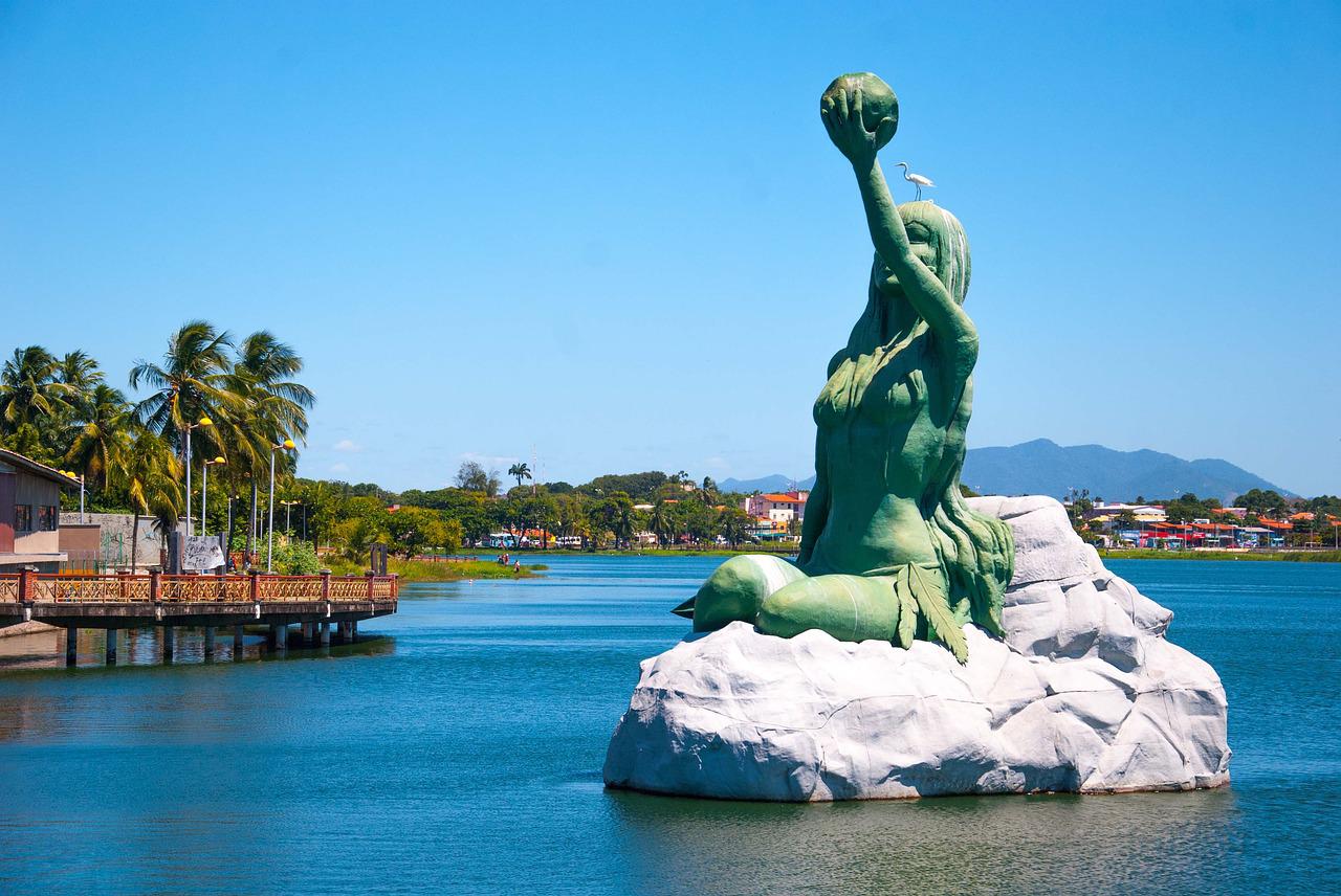 Ceará: Arre Égua (espanto); Acunhar (chegar junto); Baixa da égua (lugar distante);Bregueço (antiquado); Canelau (ignorante); Ceroto (sujeira); Magote (aglomeração de pessoas); Chei dos pau (bêbado); Gastura (azia); Ariado (perdido). 