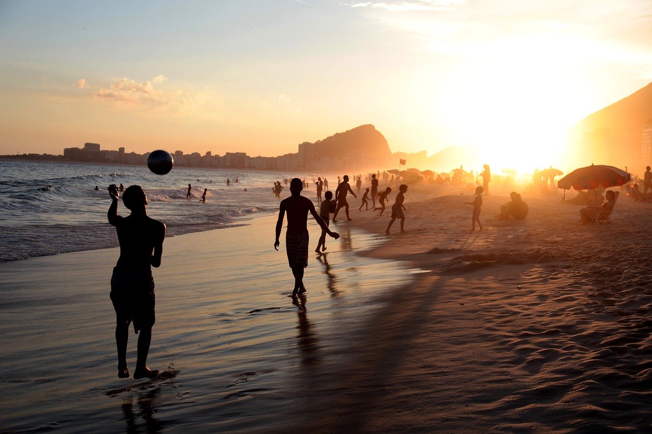 Rio de Janeiro:  Já É (concordância); Meter o pé (sair); Valeu (agradecimento); Mermão (meu irmão); Bolado (chateado); Caô (mentira); Parada (alguma coisa); Tá ligado? (presta atenção); Maneiro (legal); Trocar uma ideia (conversar).