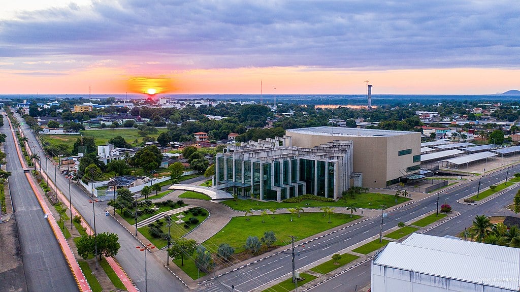 Roraima:  Tédoidé (expressão de admiração); Curumim (Menino), Maceta (Grande, forte); Brocado (com fome); Piseiro (lugar com festa ao ar livre); Cotião (solteiro); Bota pra cima (desafia); Bisonho (sem noção).