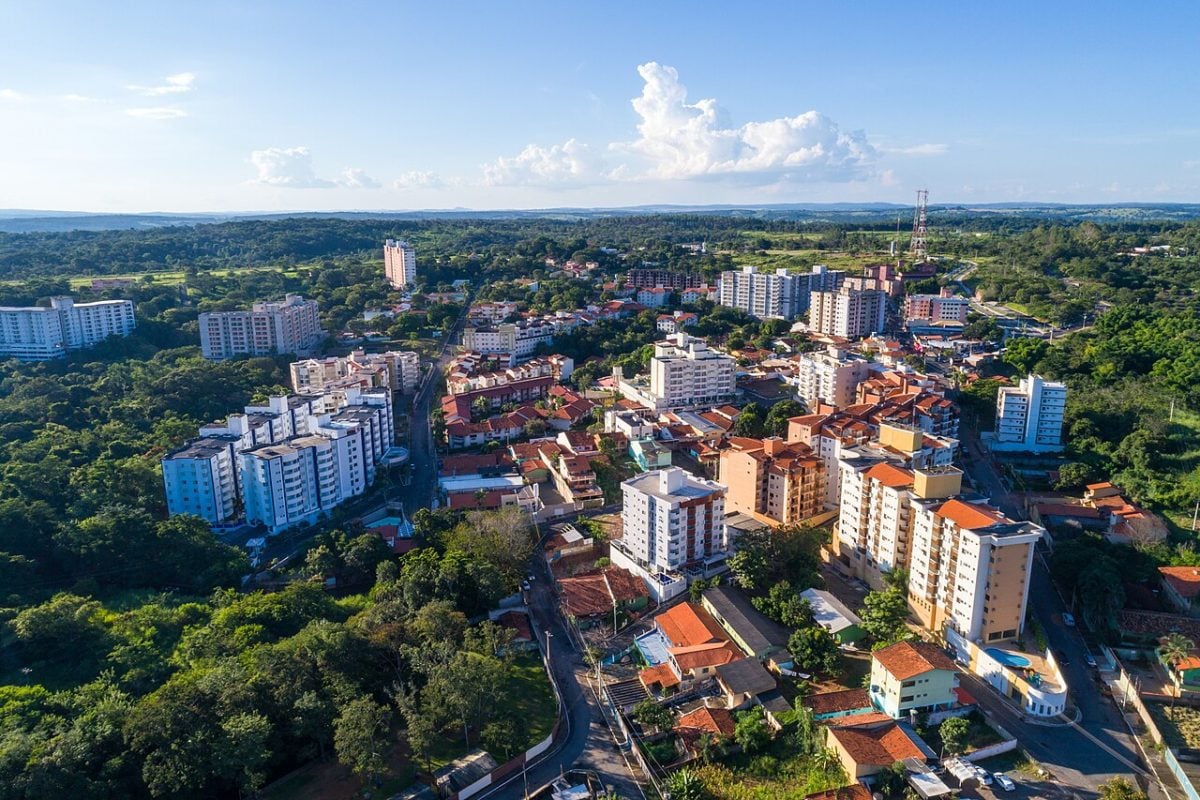 Cidades brasileiras com mais imóveis do que moradores