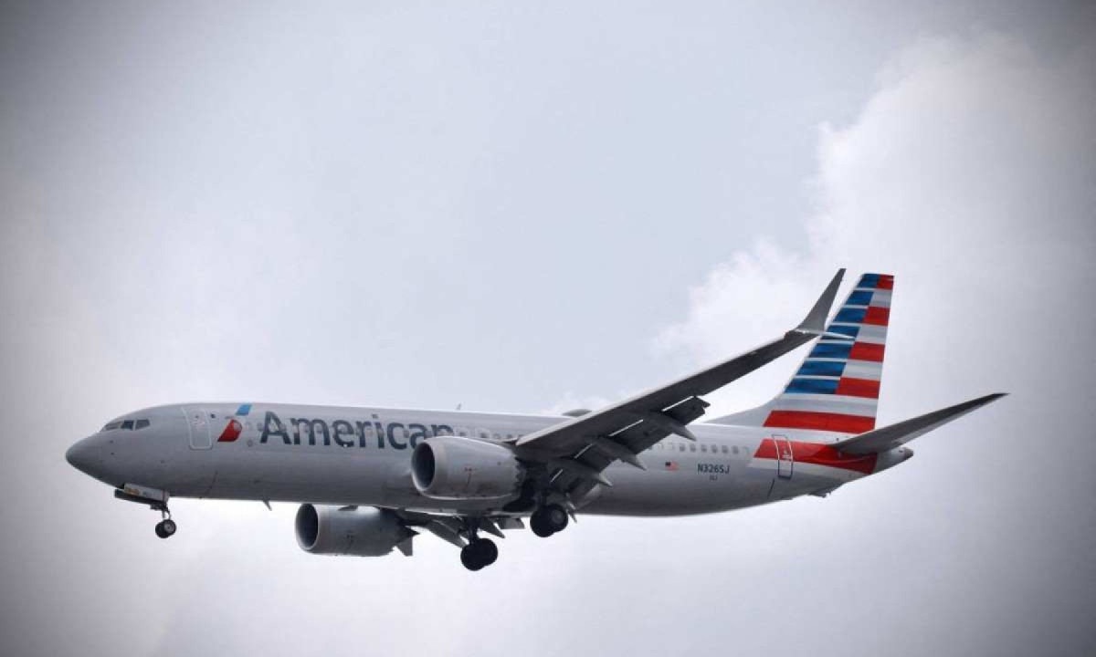 Avião da American Ailines; voo para Miami precisou voltar para Guarulhos no sábado à noite (23) após turbulência -  (crédito: Kena Betancur / AFP - 20/09/2024)