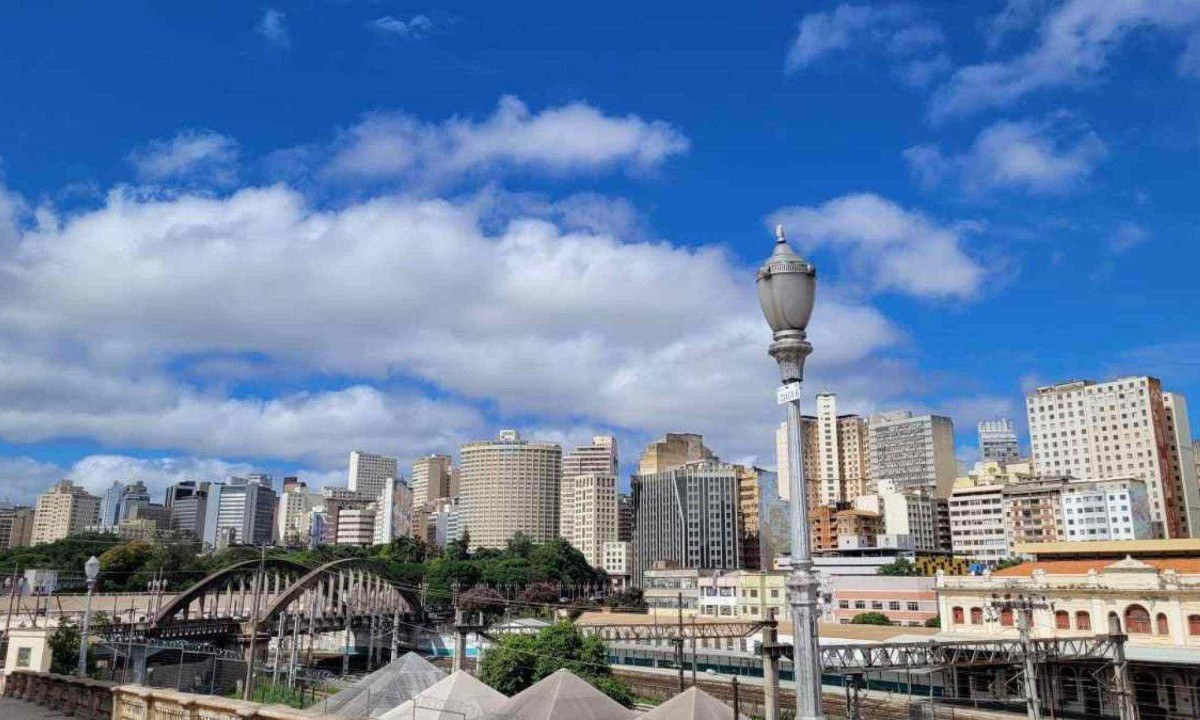 O domingo (24) em Belo Horizonte foi de céu parcialmente nublado a nublado ao longo do dia -  (crédito: Gladyston Rodrigues/EM/D.A Press)