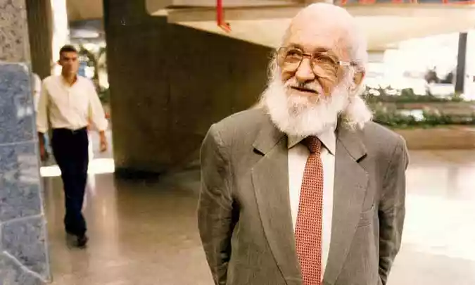 Grandes educadores, como Paulo Freire, destacaram que a aprendizagem acontece em uma relação dialógica — o professor e o aluno aprendem juntos -  (crédito: PAULO DE ARAÚJO/CB. D.A.PRESS - 30/8/1996)