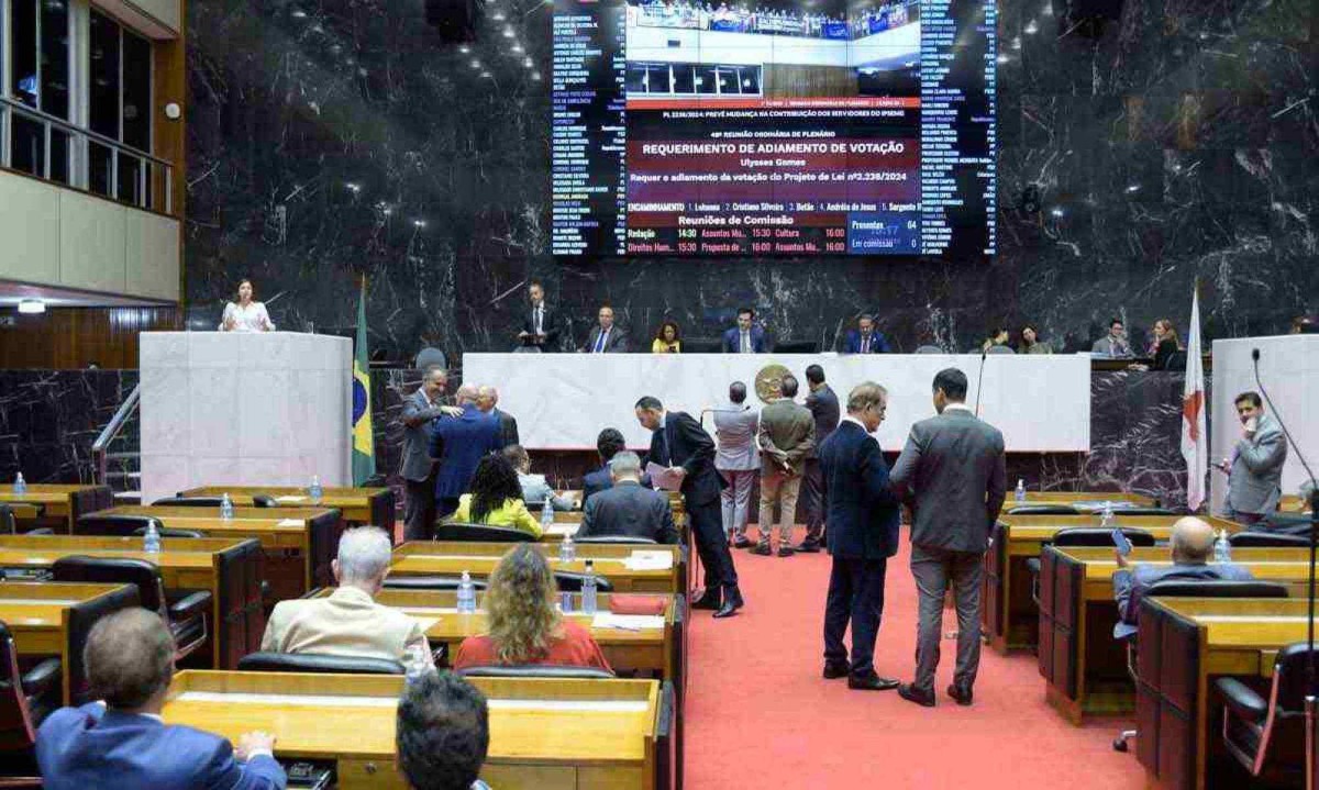 o envio de verbas para as bases é uma das principais estratégias dos deputados para ter sucesso nas urnas -  (crédito: Daniel Protzner/ALMG)