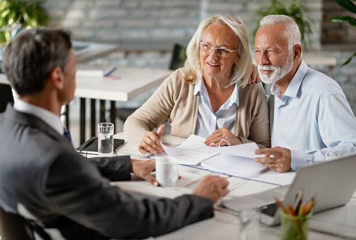 7. Conselheiro de Aposentadoria: Auxiliando no planejamento financeiro, ocupacional e de saúde para a aposentadoria, esse profissional requer conhecimentos em Administração, Contabilidade e Economia.