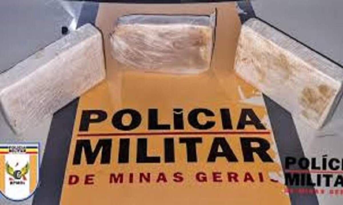 Mulher é presa com R$ 150 mil em cocaína na mala - PMMG