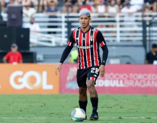 RUAN  - Acabou envolvido por Hulk e Paulinho nos primeiros minutos. Melhorou após a metade inicial da primeira etapa. NOTA 6,0   Foto: Rubens Chiri/Saopaulofc.net