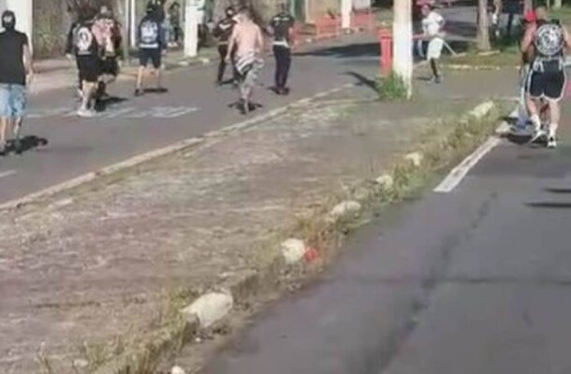 Briga entre torcedores antes de Guarani x Ceará, pela Série B, deixa ferido em Campinas